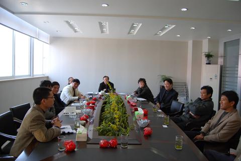 �Ϻ������f(xi��)��(hu��)&ldquo;��Α�(y��ng)��(du��)��(d��ng)ǰ����Σ�C(j��)&rdquo;��ӑ��(hu��)���D4��