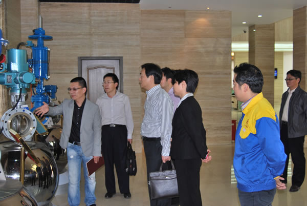 �ζ��^�^ί���M���������Lɳ������I��ͬ־���^����һ�ǮaƷչʾ�d