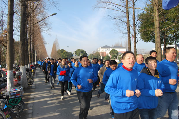 �Ϻ������y�T�S���c�ζ��^(q��)Ԫ���L(zh��ng)�ܻ��(d��ng)3-�L(zh��ng)��;��